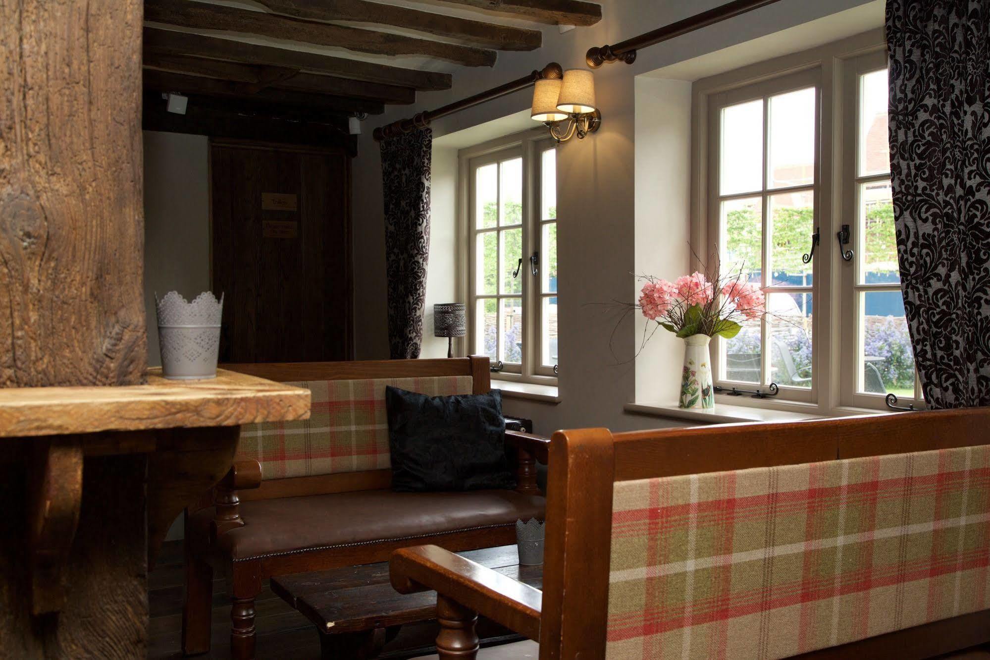 The Harvard Inn Сток Экстерьер фото